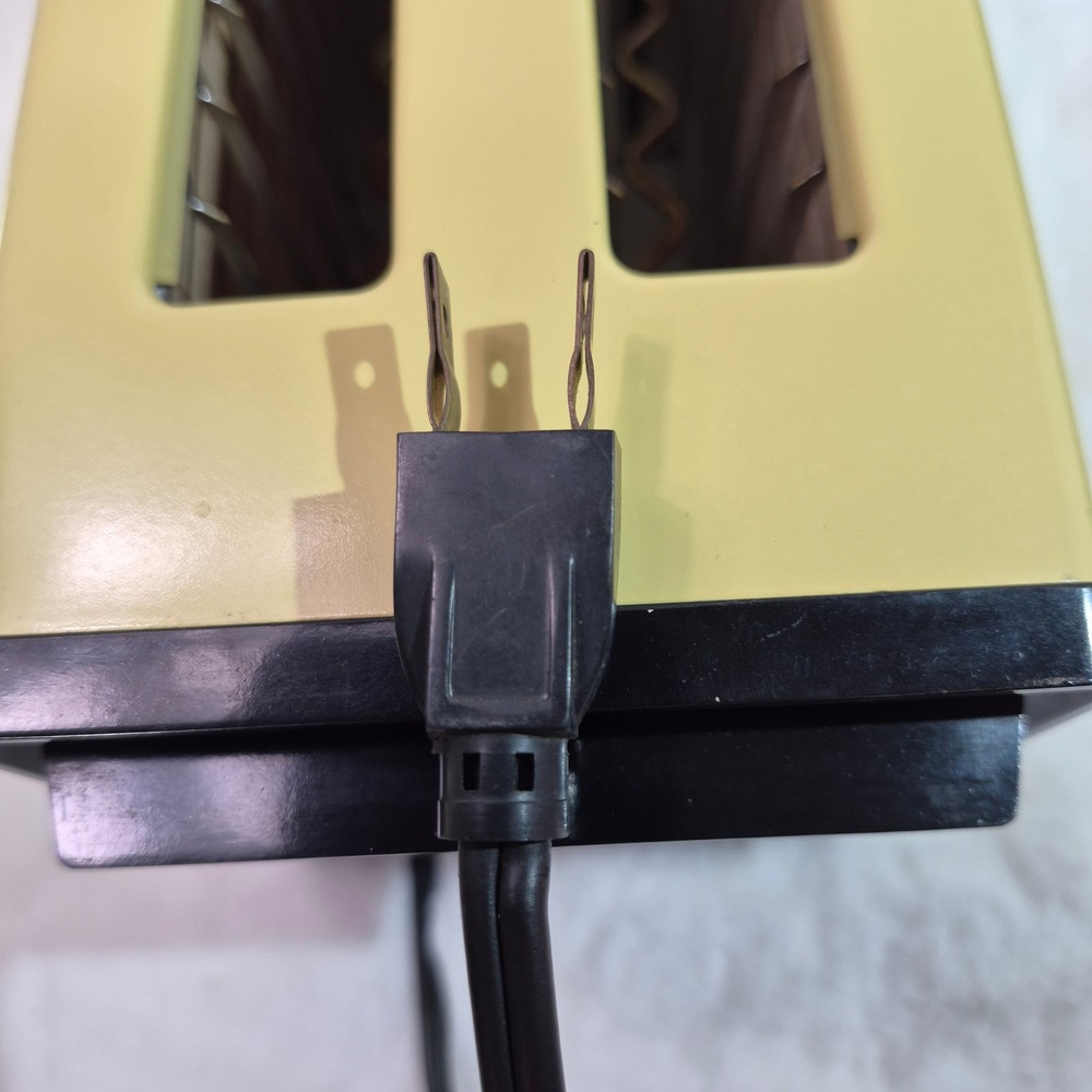 Vintage Sunbeam 2 Slice Toaster Model 20-12 Harvest Gold Yellow Black Retro 70s - Picture 7 of 7